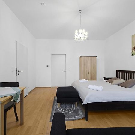 Three King-Size Beds, Three Bedrooms Wien Eksteriør bilde