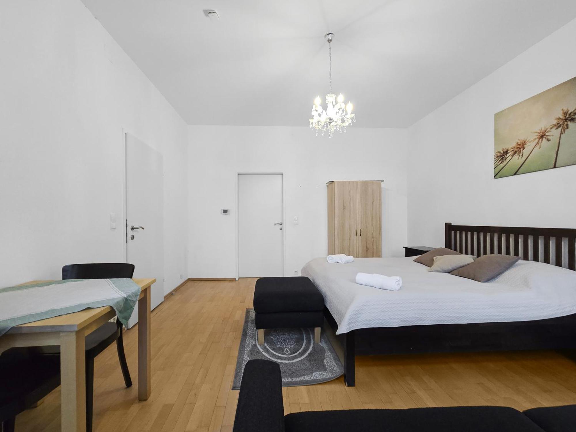 Three King-Size Beds, Three Bedrooms Wien Eksteriør bilde